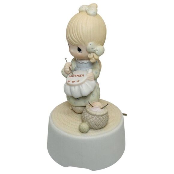 Vintage Precious Moments E-7182 Mother Sew Dear 1981 Music Box Light Up My Life - Picture 5 of 7